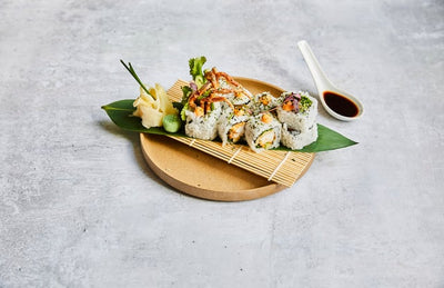 Soft shell crab, cucumber, pickled ginger, coriander, chilli mayonnaise and nori seasoning. 8 pieces.